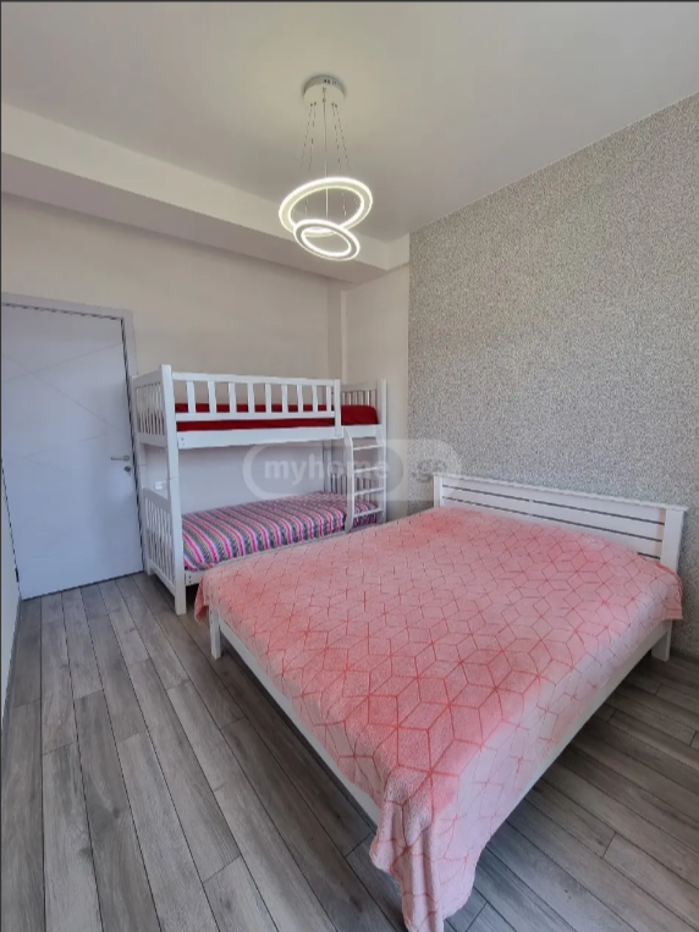 იყიდება 2 ოთახიანი ბინა ნუცუბიძის ფერდობზე